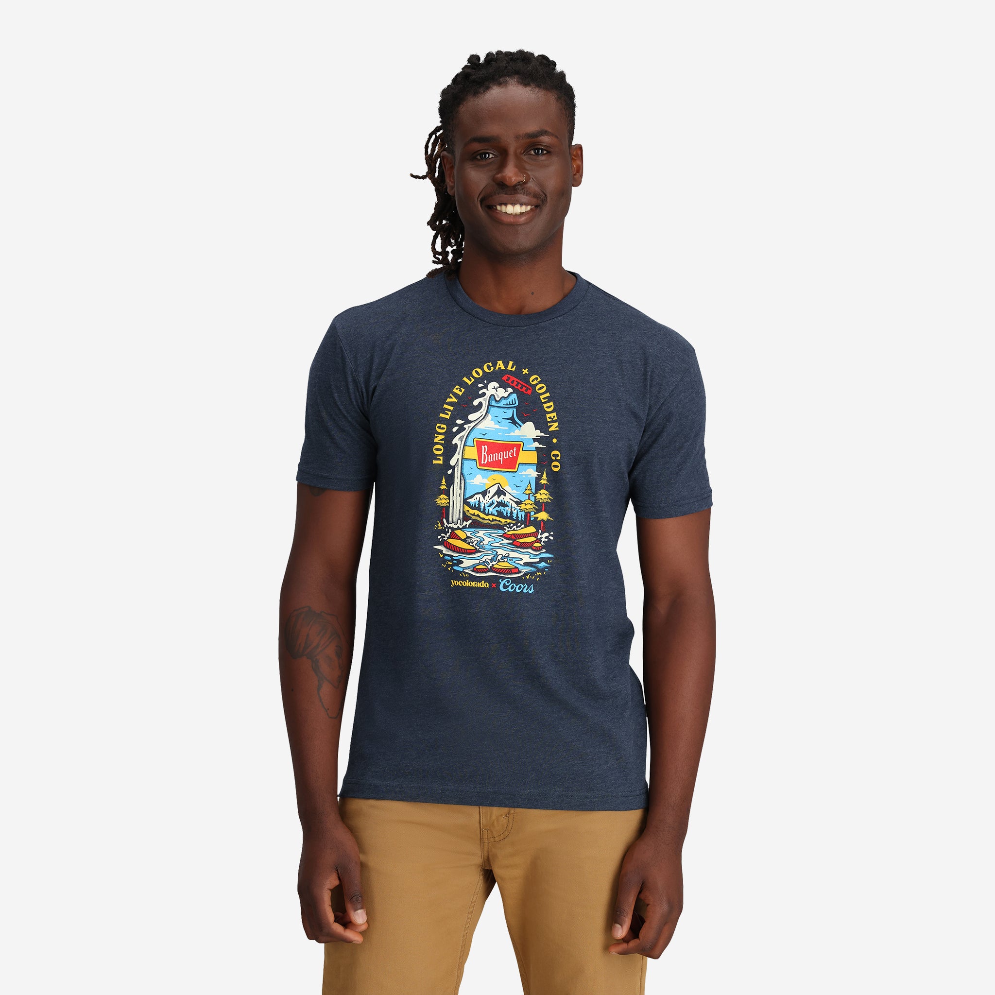 Chevon Tシャツ　Banquet Unisex Coors Banquet x YoColorado Graphic Bottle T-Shirt - LIMITED EDI